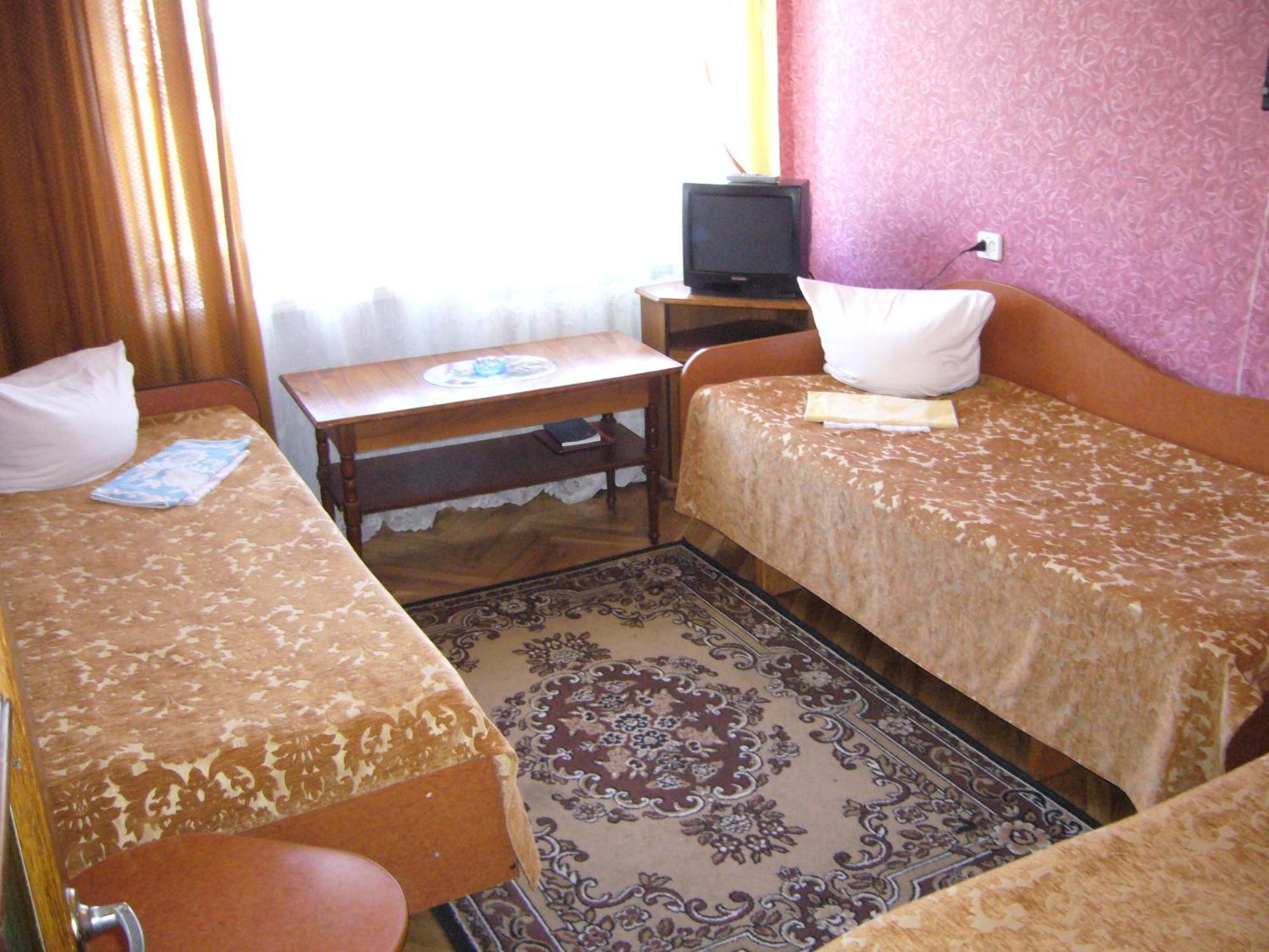 Hotel Profspilkovyi Lutsk Exterior photo